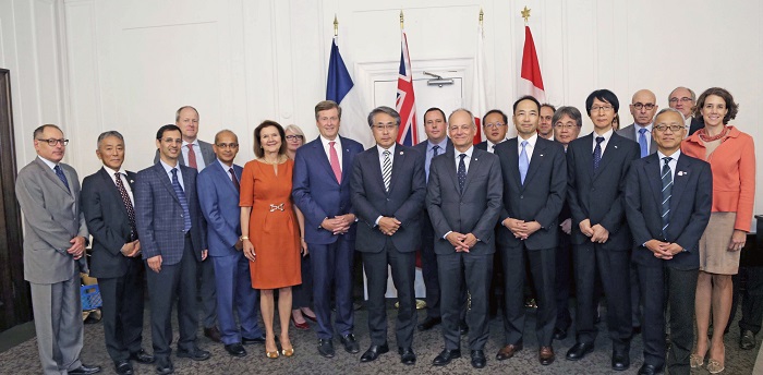 Toronto Mayor John Tory (sixth from left beside Fujitsu CEO Shigeru Sasaki) was on hand at the signing (photo by Tyler Irving)
