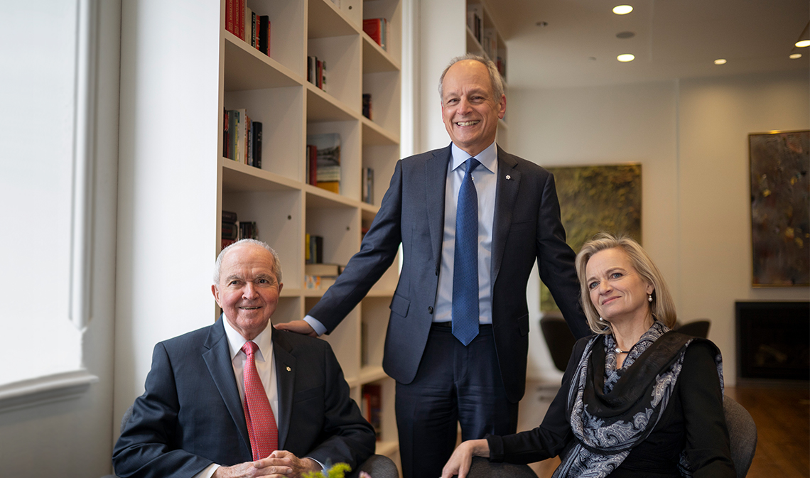 U of T President Meric Gertler (centre) with Arthur Labatt and his daughter Jacquie Labatt